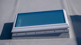 Παράθυρα Ταράτσας Lamilux F100 με Πλαστικό Πλαίσιο & Επίπεδο Εξωτερικό Υαλοπίνακα