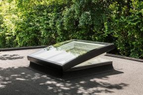Παράθυρα Ταράτσας VELUX New Gen με Καμπύλο Εξωτερικό Υαλοπίνακα- Ανοιγόμενο για Αερισμό