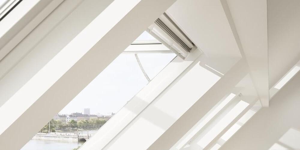 Παράθυρα Στέγης Άνω Άξονα- VELUX GPU integra - εσωτερική άποψη Παράθυρα Στέγης Άνω Άξονα- VELUX GPU integra - εσωτερική άποψη
